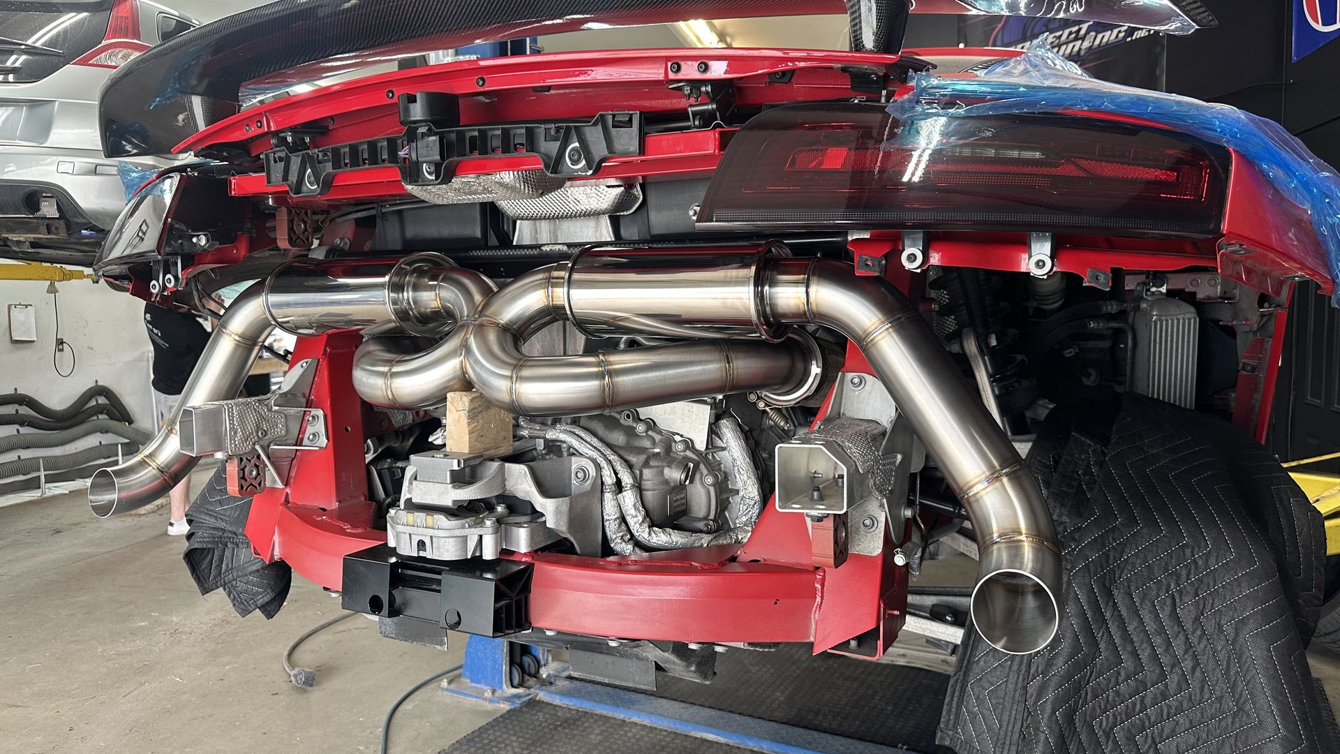 Échappement stainless de performance fabriqué sur mesure sur une Audi R8 à Sherbrooke